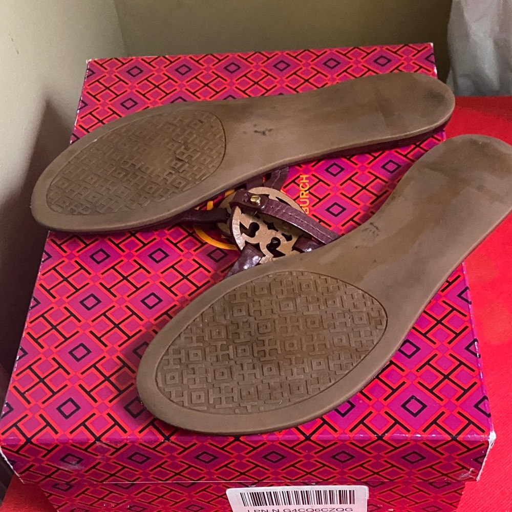 Tory Burch Burgundy Leather Logo Thong Sandals. Size 9 - Picture 3 of 4